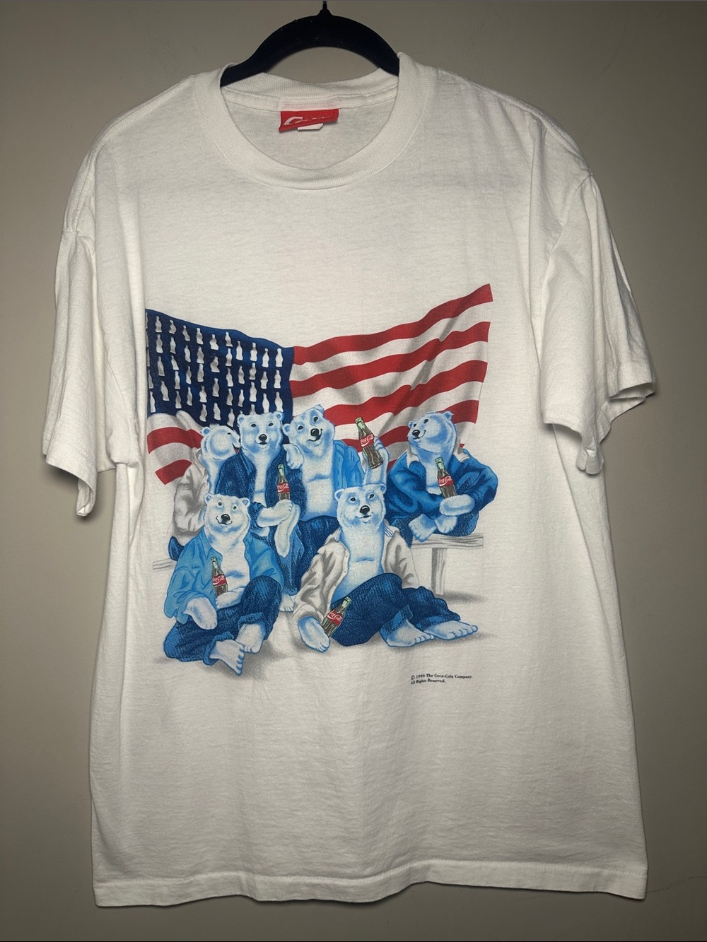 Coca Cola 1996 vintage White Graphic Tee with Patriotic Polar Bear Scene